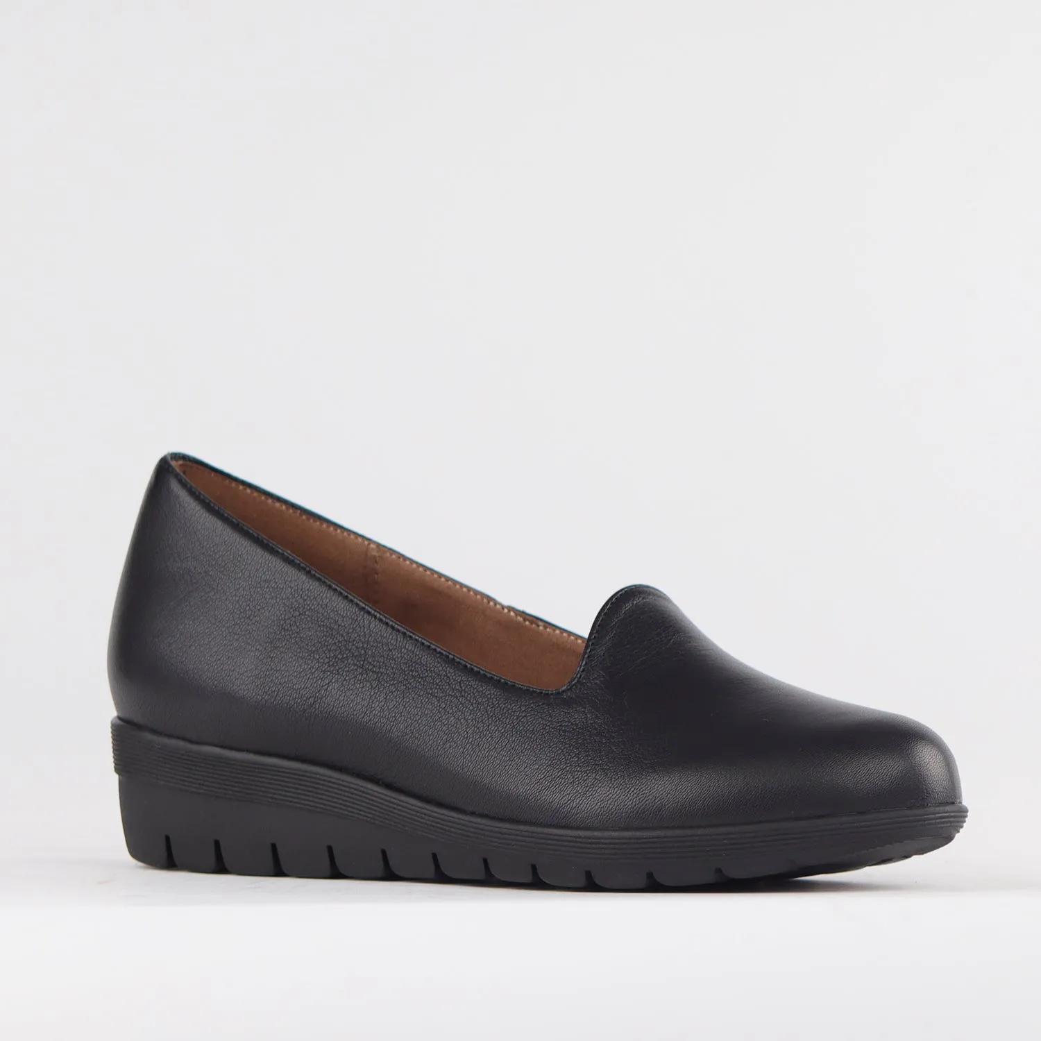 Slipper-cut Loafer in Black - 12244